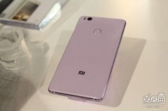 小米手機4S現場體驗 淡紫色版有女生愛嗎？